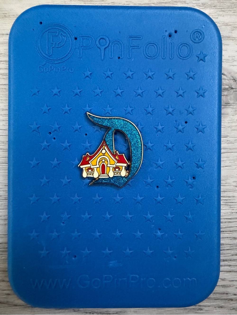 Disney 70th Anniversary Wave 2 Glitter D pin - Toon Town